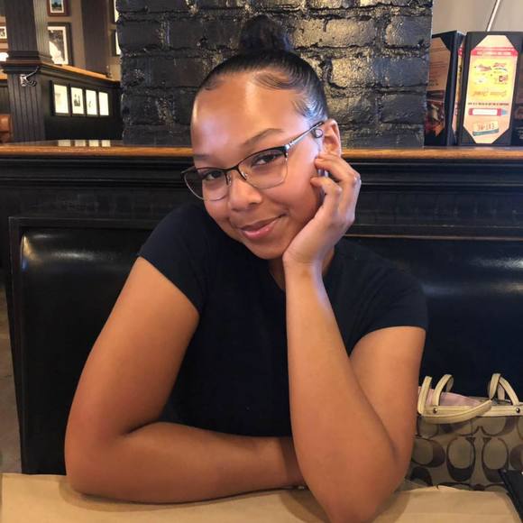 Meet your Posher, Naomi - Picture 1 of 1